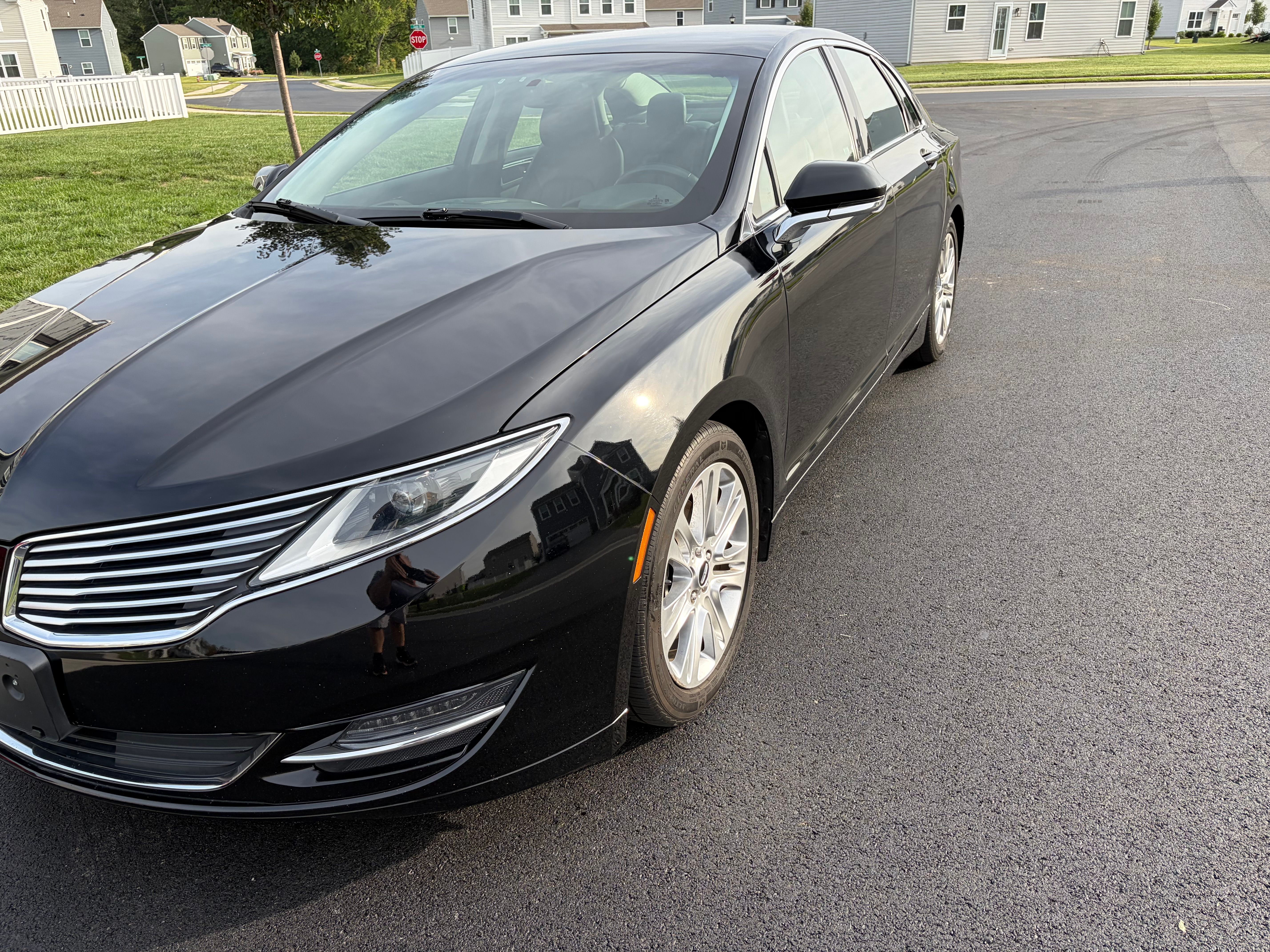 Used 2016 Lincoln MKZ FWD image 4