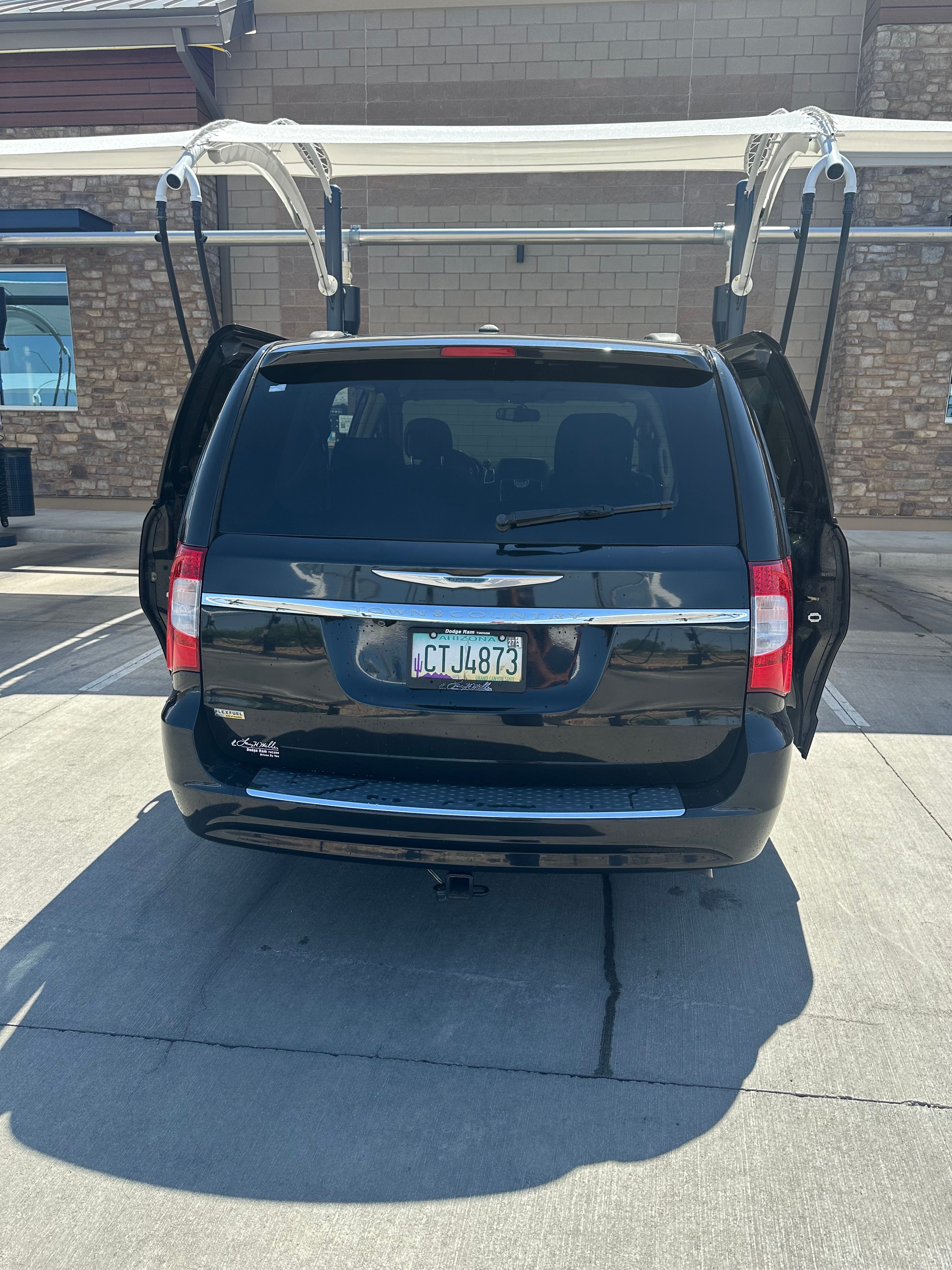 Used 2016 Chrysler Town & Country Touring FWD image 13