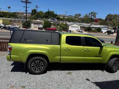 Used 2023 Toyota Tacoma TRD Sport w/ Black Out Package (TMS) AWD/4WD image 4