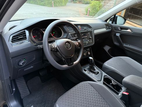 Used 2021 Volkswagen Tiguan S image 8