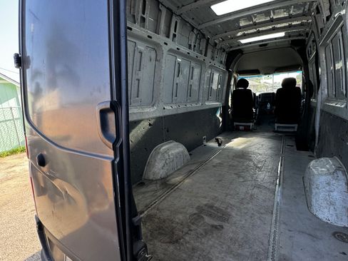 Used 2007 Dodge Sprinter 2500 w/ Comfort Seating Group image 10