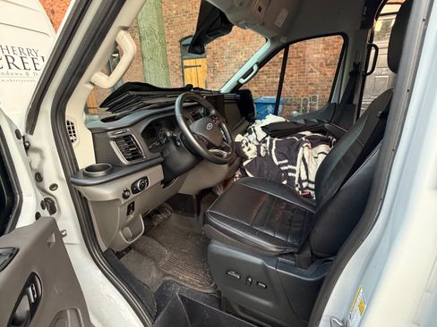 Used 2023 Ford Transit 250 148 High Roof Extended image 16