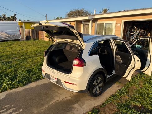 Used 2018 Kia Niro LX image 21