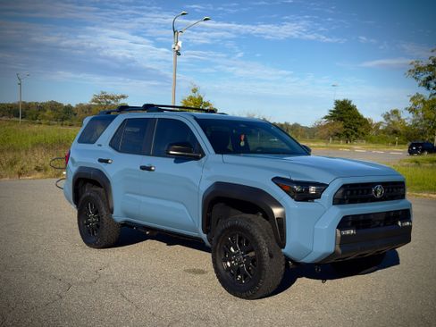 Used 2025 Toyota 4Runner SR5 image 4