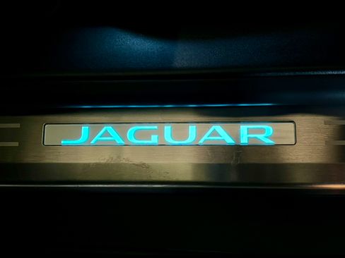 Used 2018 Jaguar F-TYPE R image 29