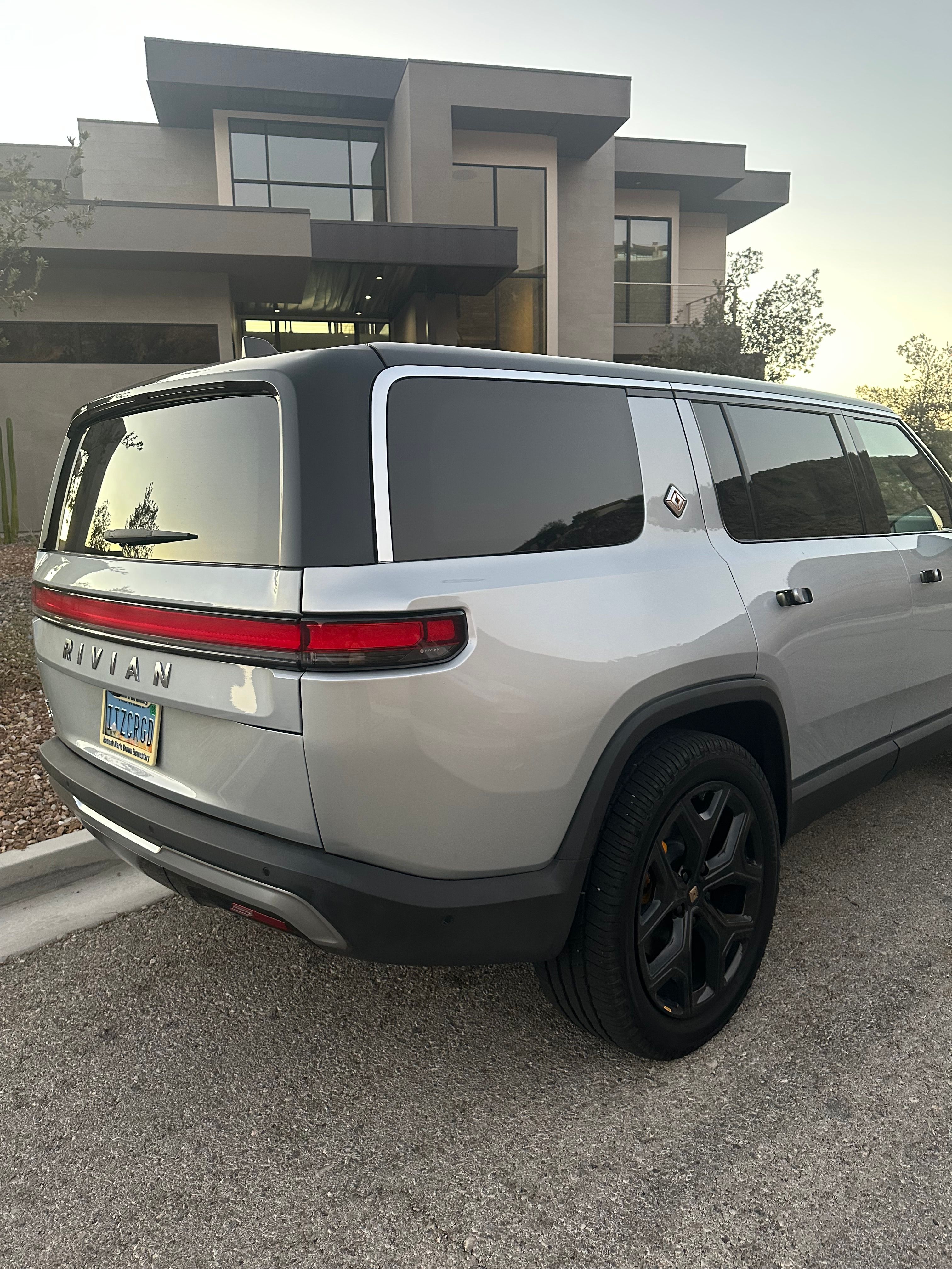 Used 2023 Rivian R1S Adventure AWD/4WD image 4