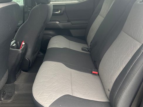 Used 2021 Toyota Tacoma TRD Off-Road w/ Technology Package image 5