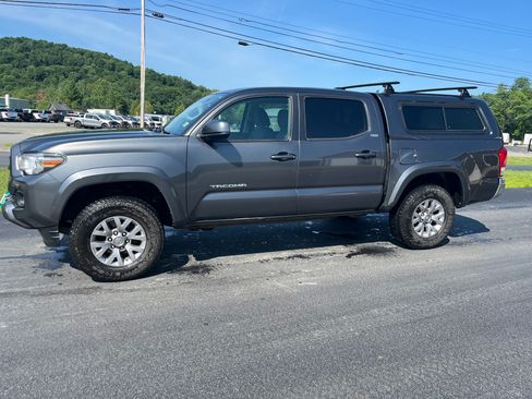 Used 2017 Toyota Tacoma SR5 w/ Tow Package AWD/4WD image 1
