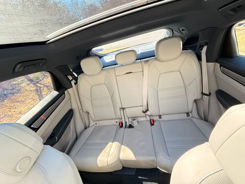 Used 2022 Porsche Cayenne Platinum Edition image 13