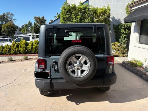 Used 2015 Jeep Wrangler Unlimited Sport w/ Connectivity Group AWD/4WD image 4