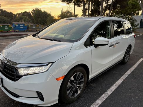 Used 2022 Honda Odyssey EX-L image 2