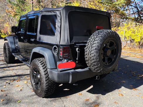 Used 2017 Jeep Wrangler Unlimited Sport w/ Quick Order Package 24S image 5