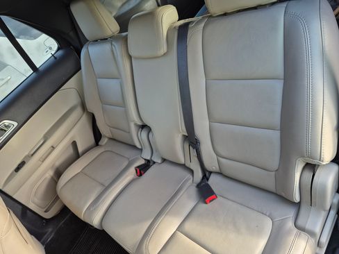 Used 2014 Ford Explorer XLT w/ Equipment Group 202A image 11