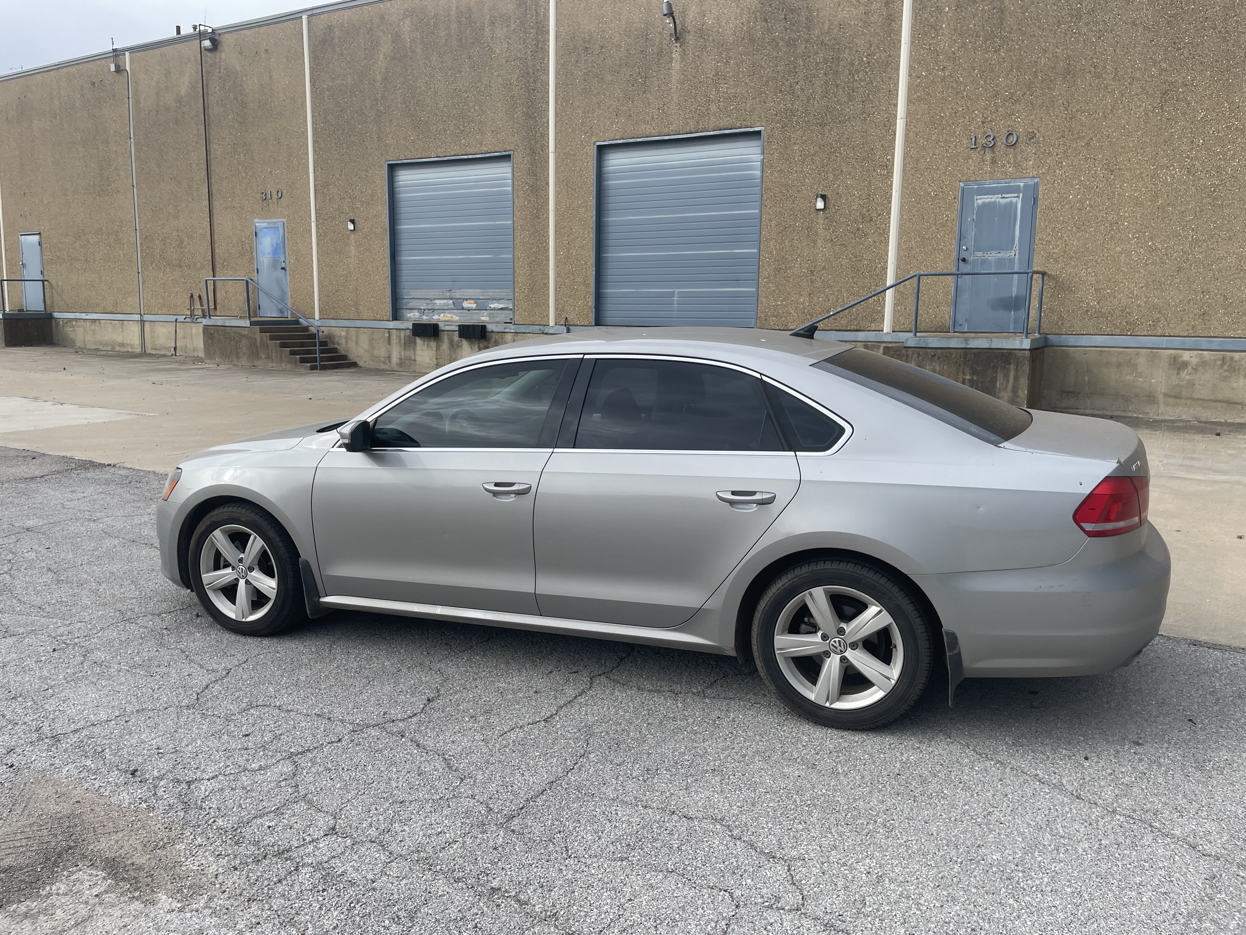 Used 2013 Volkswagen Passat 2.5 SE FWD image 1
