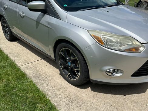 Used 2012 Ford Focus SE w/ SE Sport Pkg FWD image 11