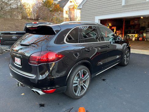 Used 2014 Porsche Cayenne Turbo S image 14