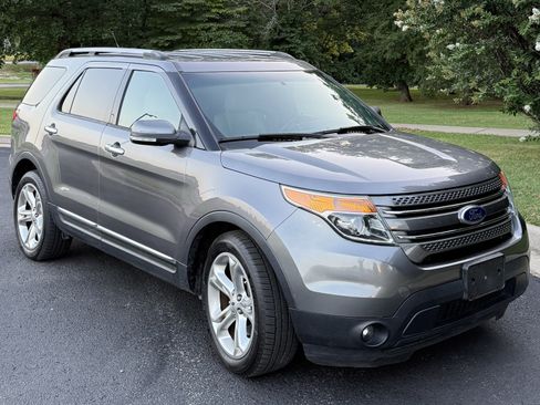 Used 2014 Ford Explorer Limited w/ Equipment Group 301A FWD image 4