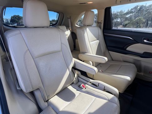 Used 2015 Toyota Highlander Limited Platinum image 14