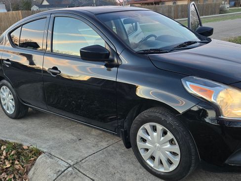 Used 2018 Nissan Versa S Plus image 10