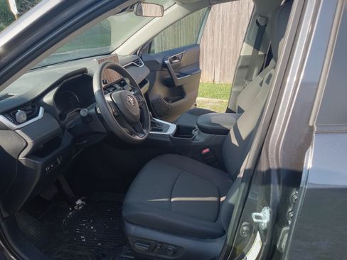 Used 2024 Toyota RAV4 XLE image 1