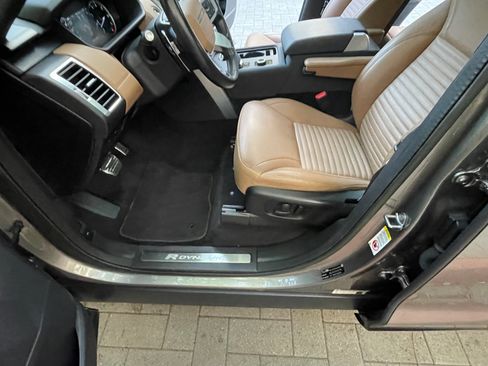 Used 2023 Land Rover Discovery HSE R-Dynamic AWD/4WD image 17