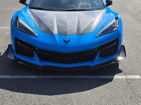 Used 2024 Chevrolet Corvette Z06 w/ Z07 Performance Package image 2