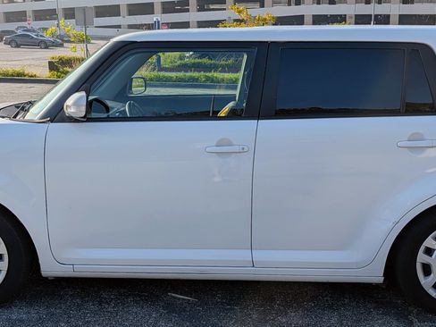 Used 2009 Scion xB image 2