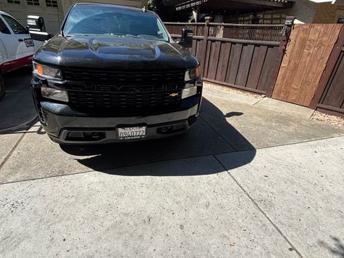 Used 2019 Chevrolet Silverado 1500 Custom w/ Custom Max Trailering Package AWD/4WD image 1
