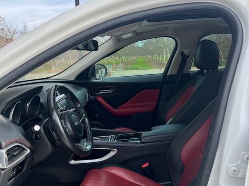 Used 2017 Jaguar F-PACE R-Sport image 8