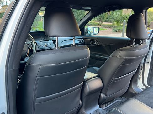 Used 2017 Honda Accord Sport image 16