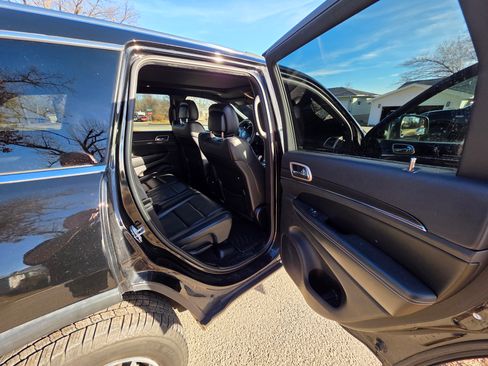 Used 2017 Jeep Grand Cherokee Limited w/ Luxury Group II image 8