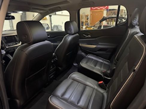 Used 2018 GMC Acadia Denali w/ Technology Package image 2