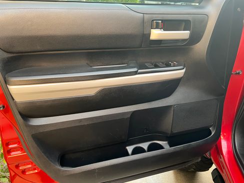 Used 2018 Toyota Tundra SR5 image 11