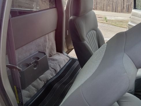 Used 2003 Chevrolet S10 Pickup LS image 9