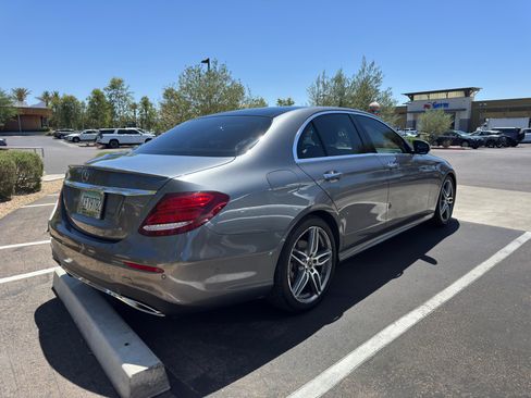 Used 2018 Mercedes-Benz E 300 image 6