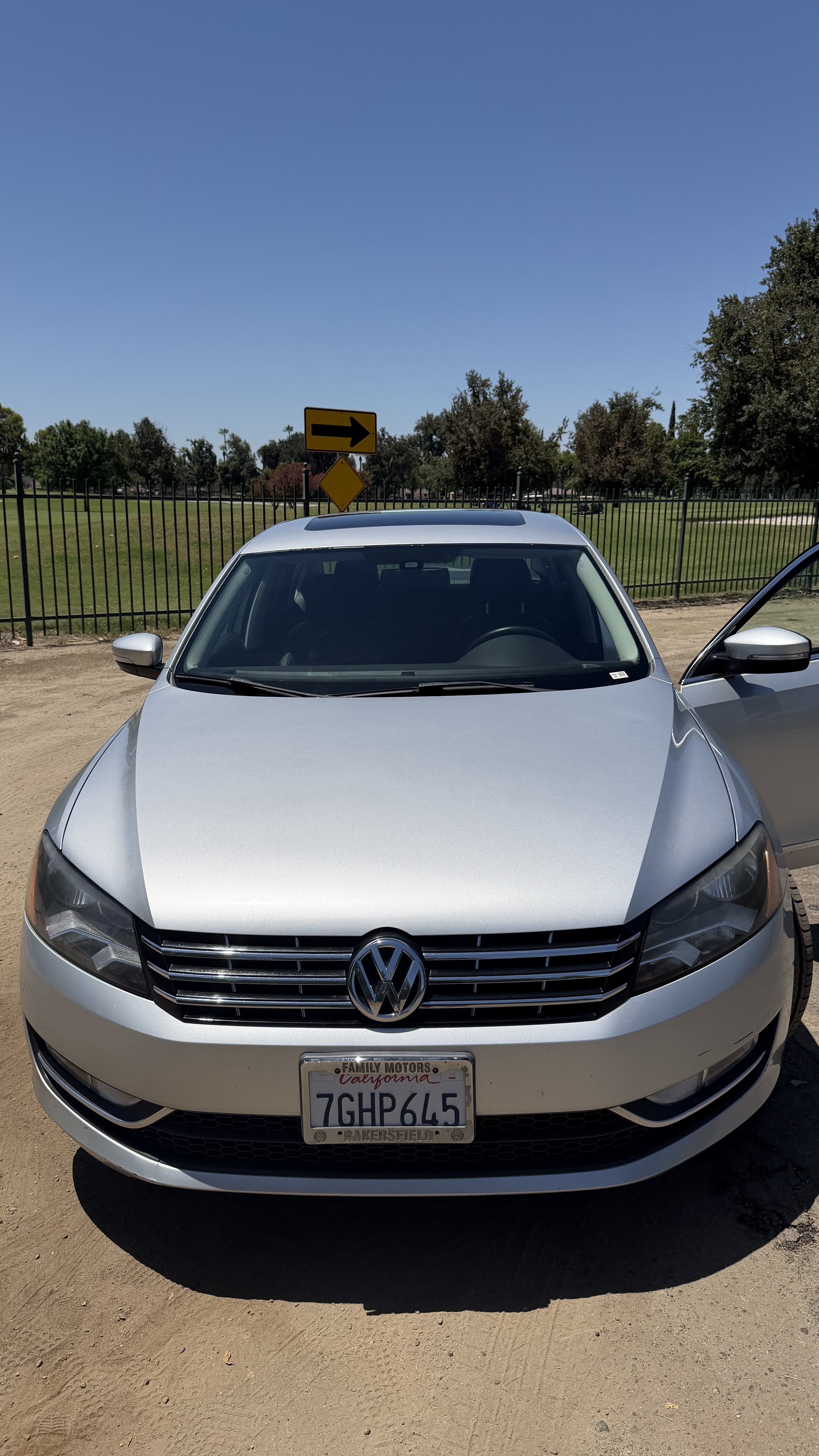 Used 2014 Volkswagen Passat TDI SEL Premium FWD image 16