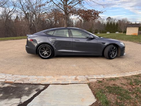 Used 2022 Tesla Model S Plaid image 5