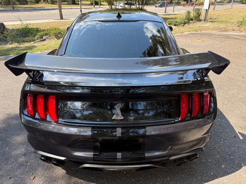 Used 2022 Ford Mustang Shelby GT500 w/ Carbon Fiber Track Pack image 6