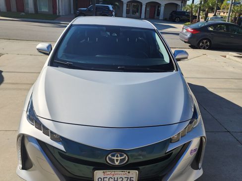 Used 2018 Toyota Prius Prime Plus image 5