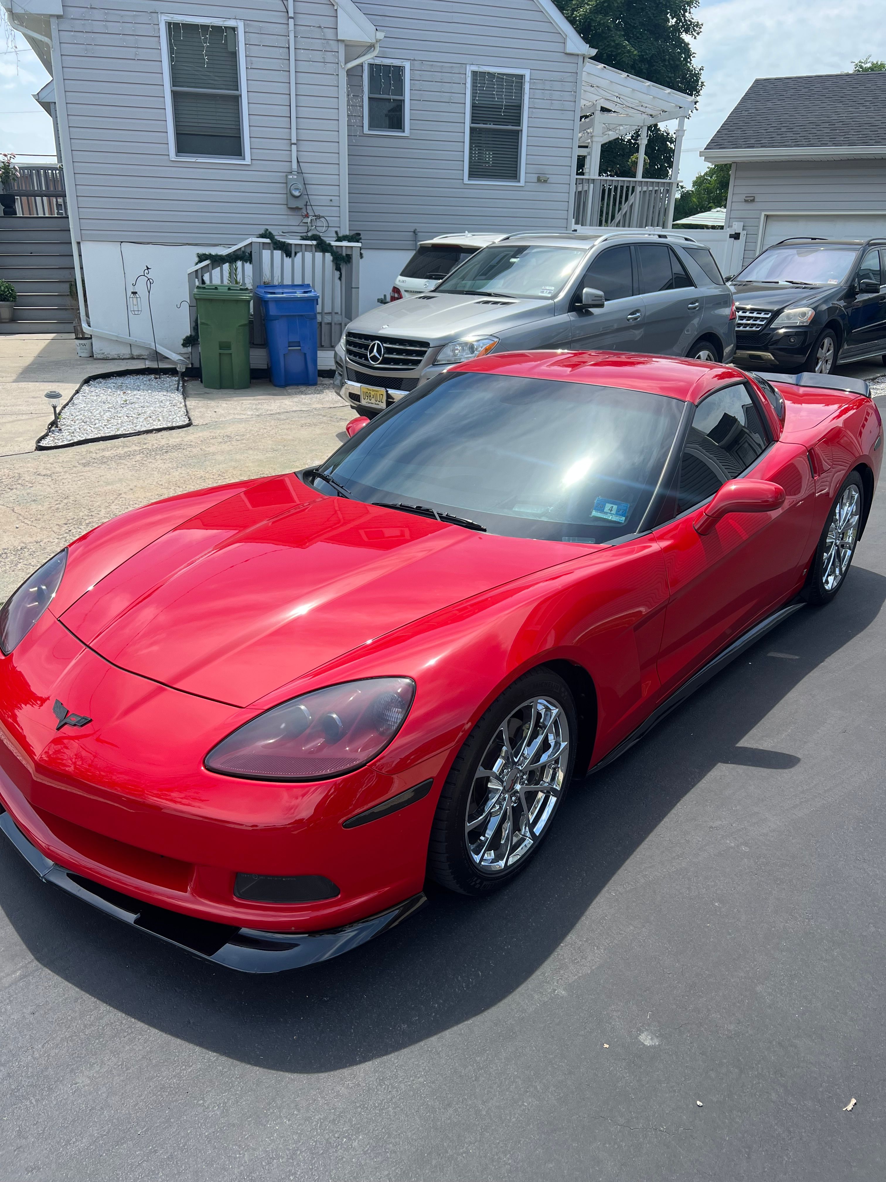 Used 2006 Chevrolet Corvette Coupe w/ Preferred Equipment Group RWD image 1