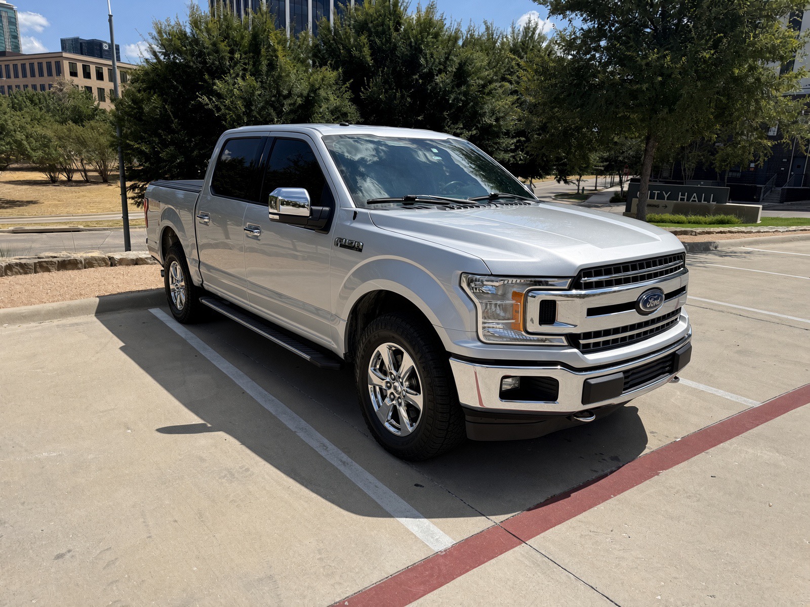Used 2018 Ford F150 XLT w/ Equipment Group 302A Luxury AWD/4WD image 5