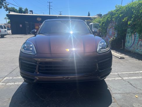 Used 2022 Porsche Cayenne AWD/4WD image 8