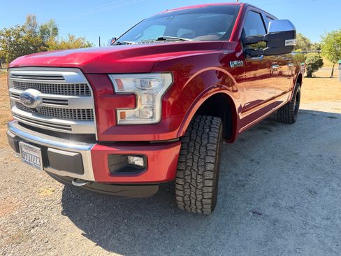 Used 2015 Ford F150 Platinum w/ Equipment Group 701A Luxury AWD/4WD image 4