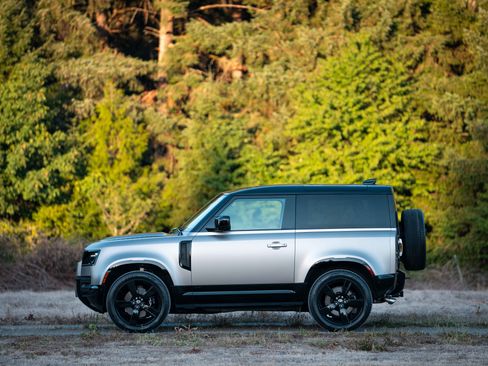 Used 2023 Land Rover Defender 90 V8 AWD/4WD image 2