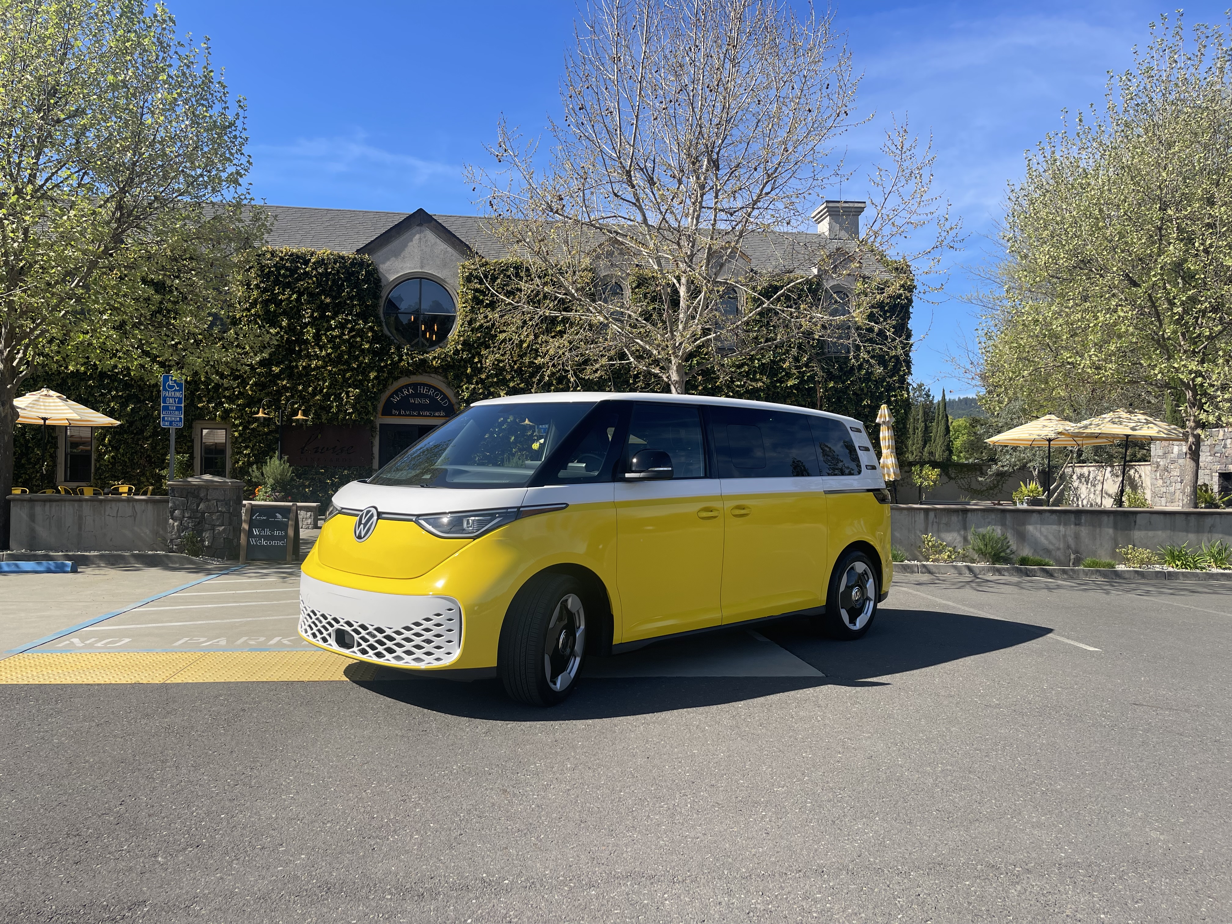 Used 2025 Volkswagen ID. Buzz Pro S RWD image 16