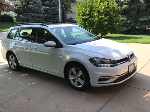 Used 2018 Volkswagen Golf SE FWD image 1