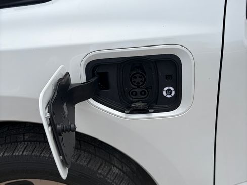Used 2023 Ford F150 Lightning Platinum AWD/4WD image 25