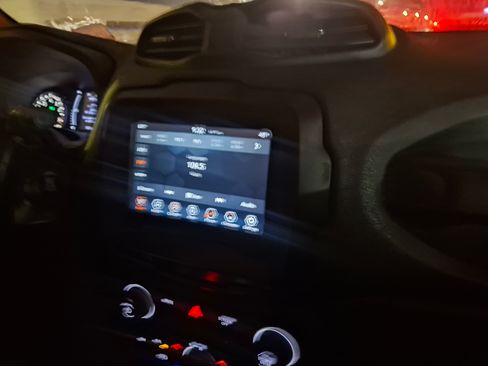 Used 2020 Jeep Renegade Altitude image 8