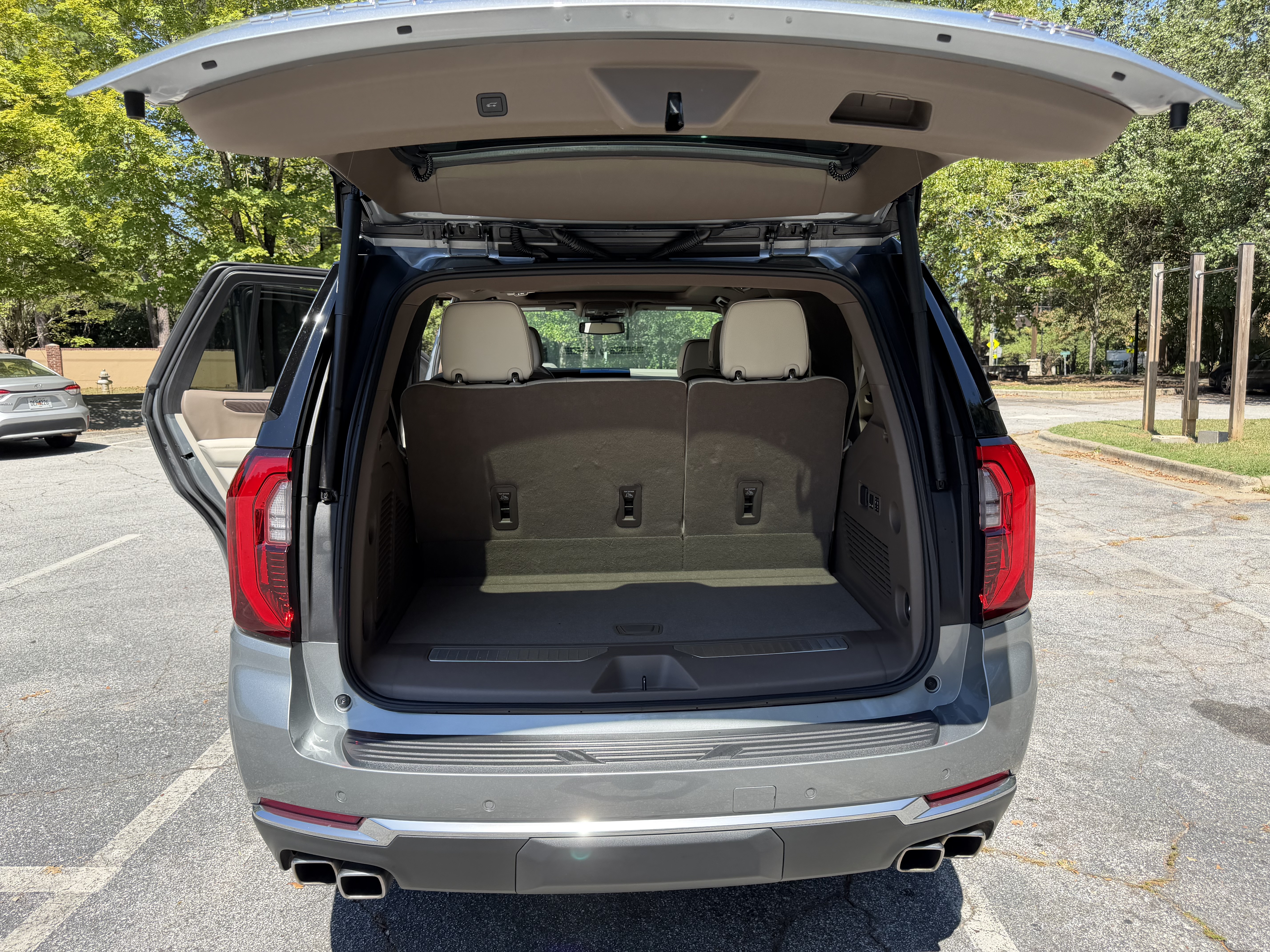 Used 2025 GMC Yukon Denali w/ Sun & Power Step Package AWD/4WD image 13