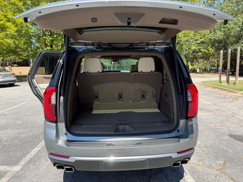 Used 2025 GMC Yukon Denali w/ Sun & Power Step Package AWD/4WD image 13